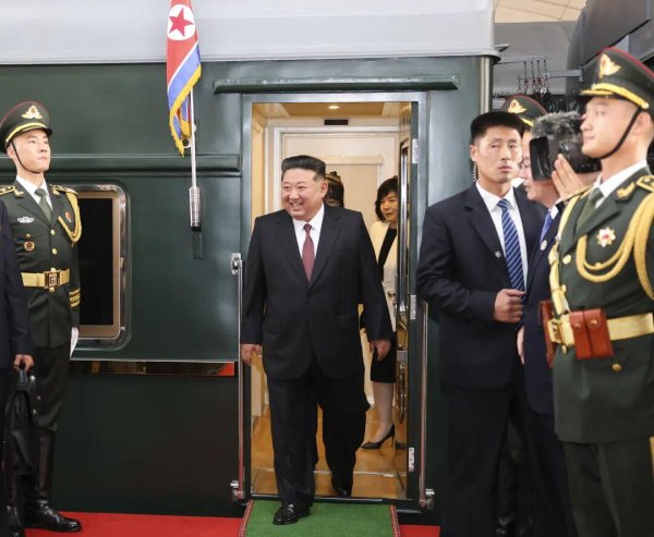 富灯网 金正恩抵达北京